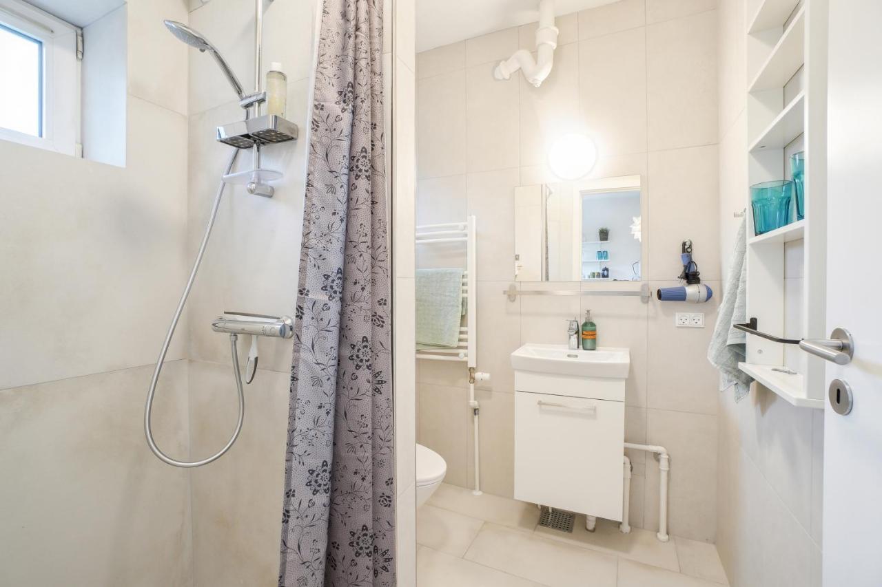 Cosy Apt. In Near Airport- Metro-beach. Leilighet *